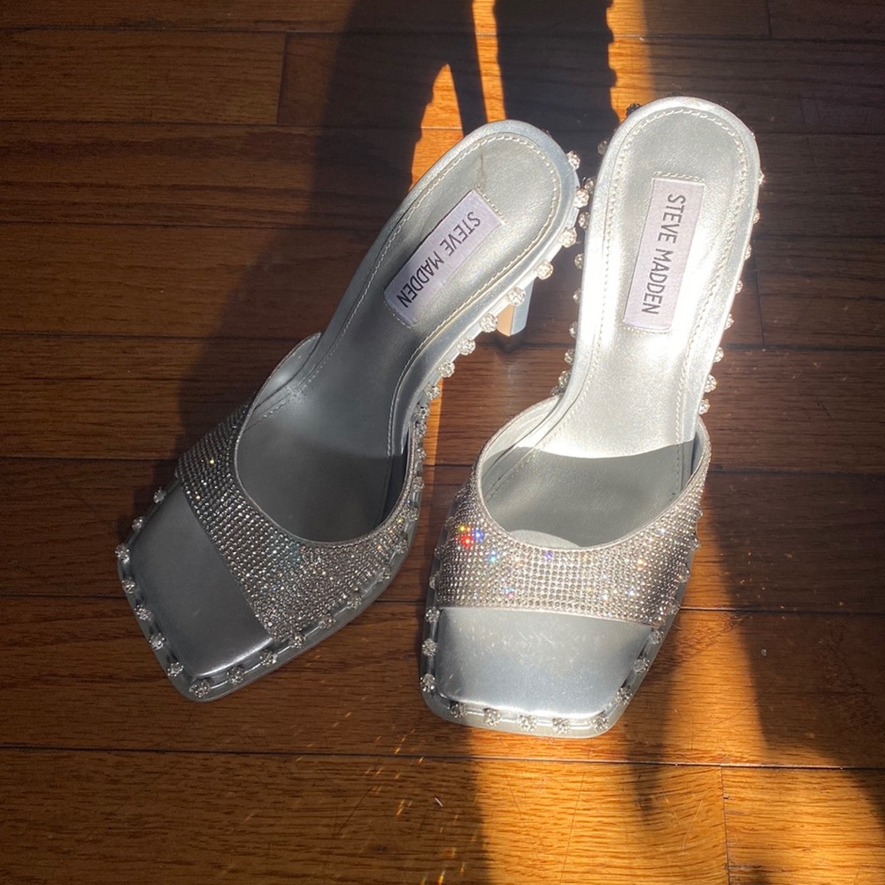 STEVE MADDEN
ZAYLEE SANDAL